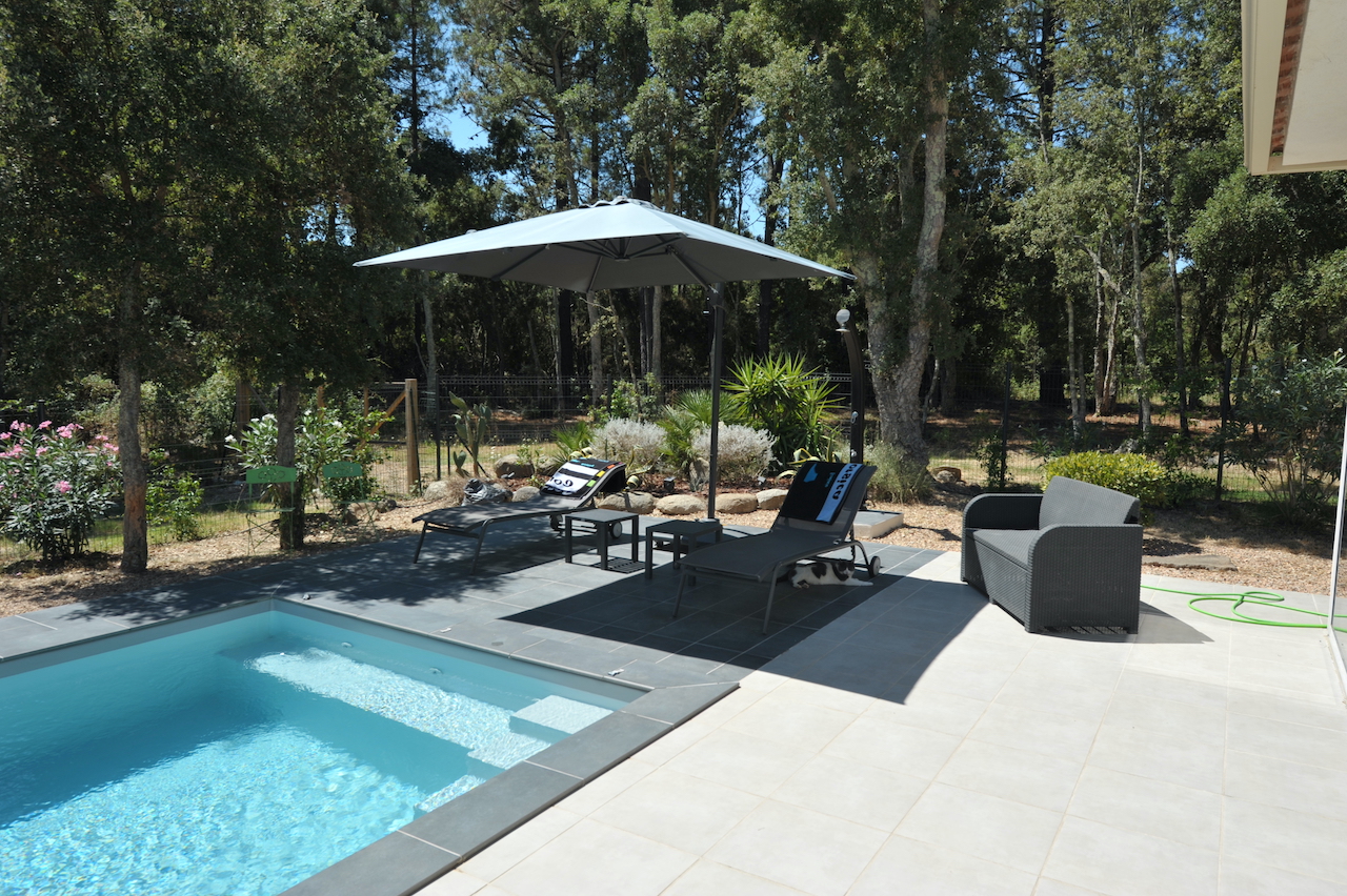 Périphérie de Porto-Vecchio, Villa T-4 RÉCENTE avec PISCINE. Périphérie de Porto-Vecchio, Villa T-4 RÉCENTE avec PISCINE.