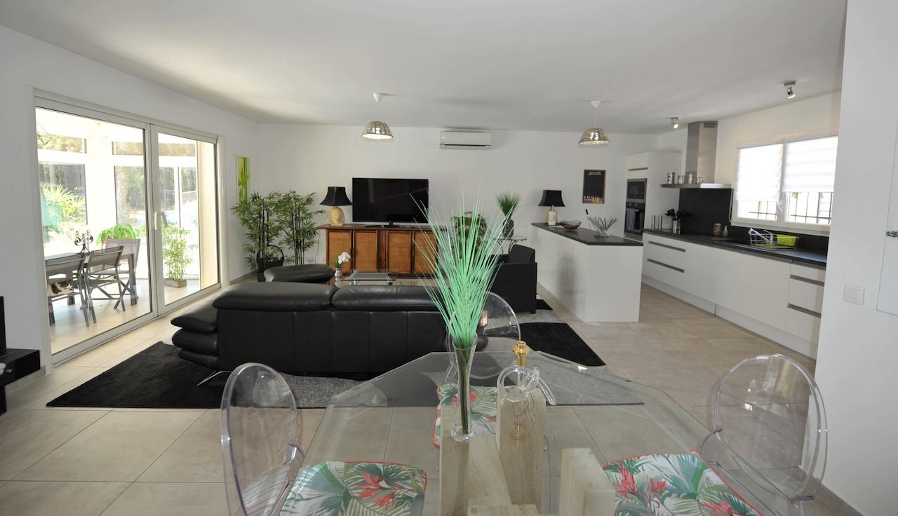 Périphérie de Porto-Vecchio, Villa T-4 RÉCENTE avec PISCINE. Périphérie de Porto-Vecchio, Villa T-4 RÉCENTE avec PISCINE.