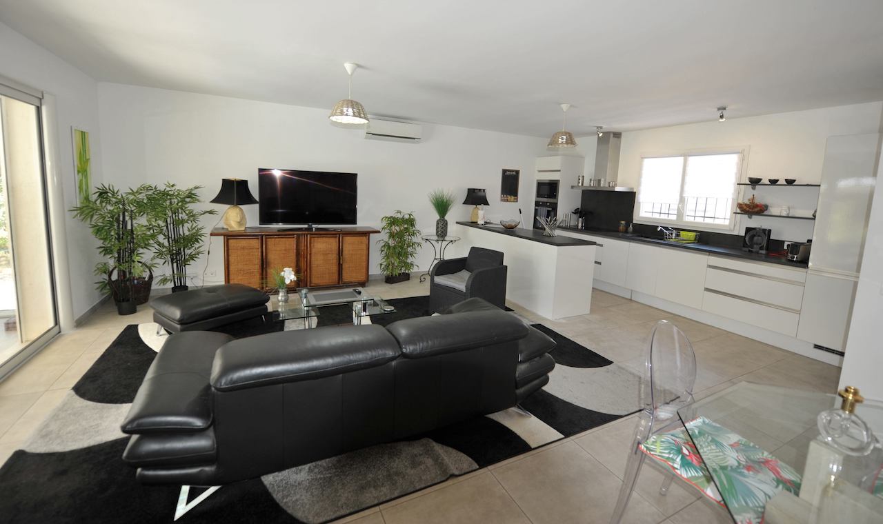 Périphérie de Porto-Vecchio, Villa T-4 RÉCENTE avec PISCINE. Périphérie de Porto-Vecchio, Villa T-4 RÉCENTE avec PISCINE.