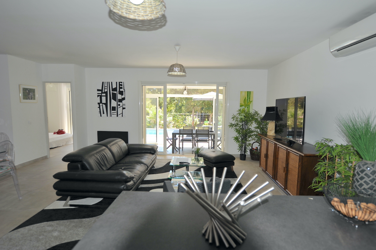 Périphérie de Porto-Vecchio, Villa T-4 RÉCENTE avec PISCINE. Périphérie de Porto-Vecchio, Villa T-4 RÉCENTE avec PISCINE.