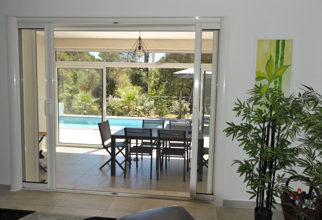Périphérie de Porto-Vecchio, Villa T-4 RÉCENTE avec PISCINE. Périphérie de Porto-Vecchio, Villa T-4 RÉCENTE avec PISCINE.