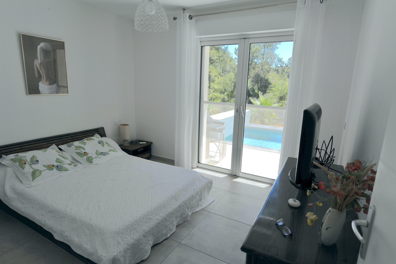 Périphérie de Porto-Vecchio, Villa T-4 RÉCENTE avec PISCINE. Périphérie de Porto-Vecchio, Villa T-4 RÉCENTE avec PISCINE.