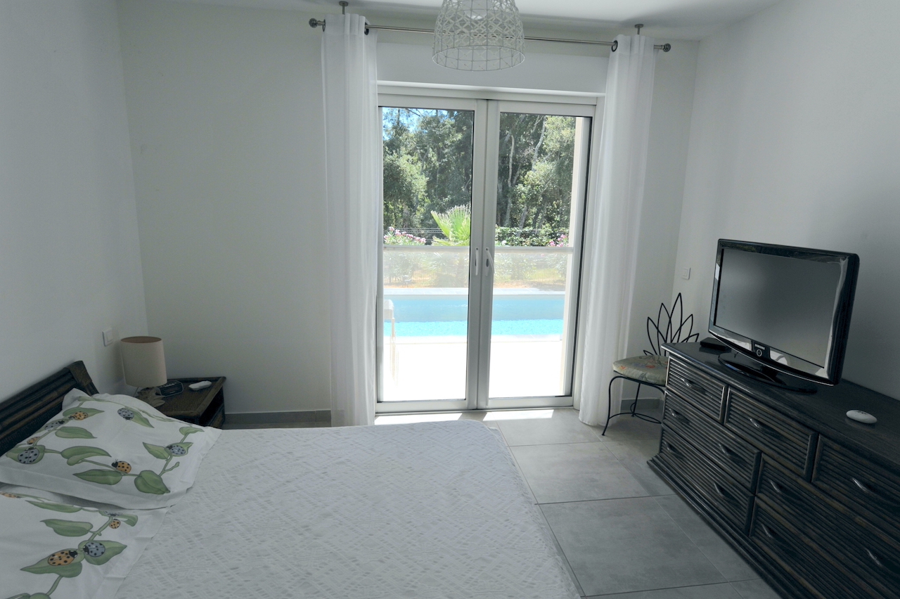 Périphérie de Porto-Vecchio, Villa T-4 RÉCENTE avec PISCINE. Périphérie de Porto-Vecchio, Villa T-4 RÉCENTE avec PISCINE.