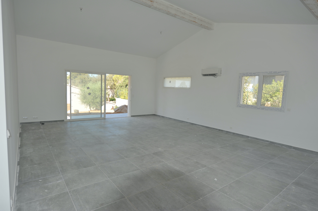 Entre St Cyprien et Pinarello, VILLA T-4 NEUVE, livrable avec OPTION PISCINE ou SPA sur demande. Entre St Cyprien et Pinarello, VILLA T-4 NEUVE, livrable avec OPTION PISCINE ou SPA sur demande.