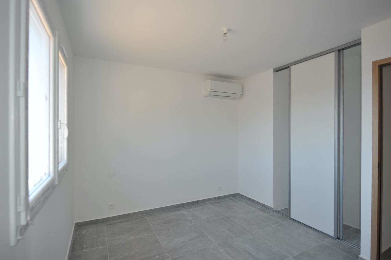 Entre St Cyprien et Pinarello, VILLA T-4 NEUVE, livrable avec OPTION PISCINE ou SPA sur demande. Entre St Cyprien et Pinarello, VILLA T-4 NEUVE, livrable avec OPTION PISCINE ou SPA sur demande.