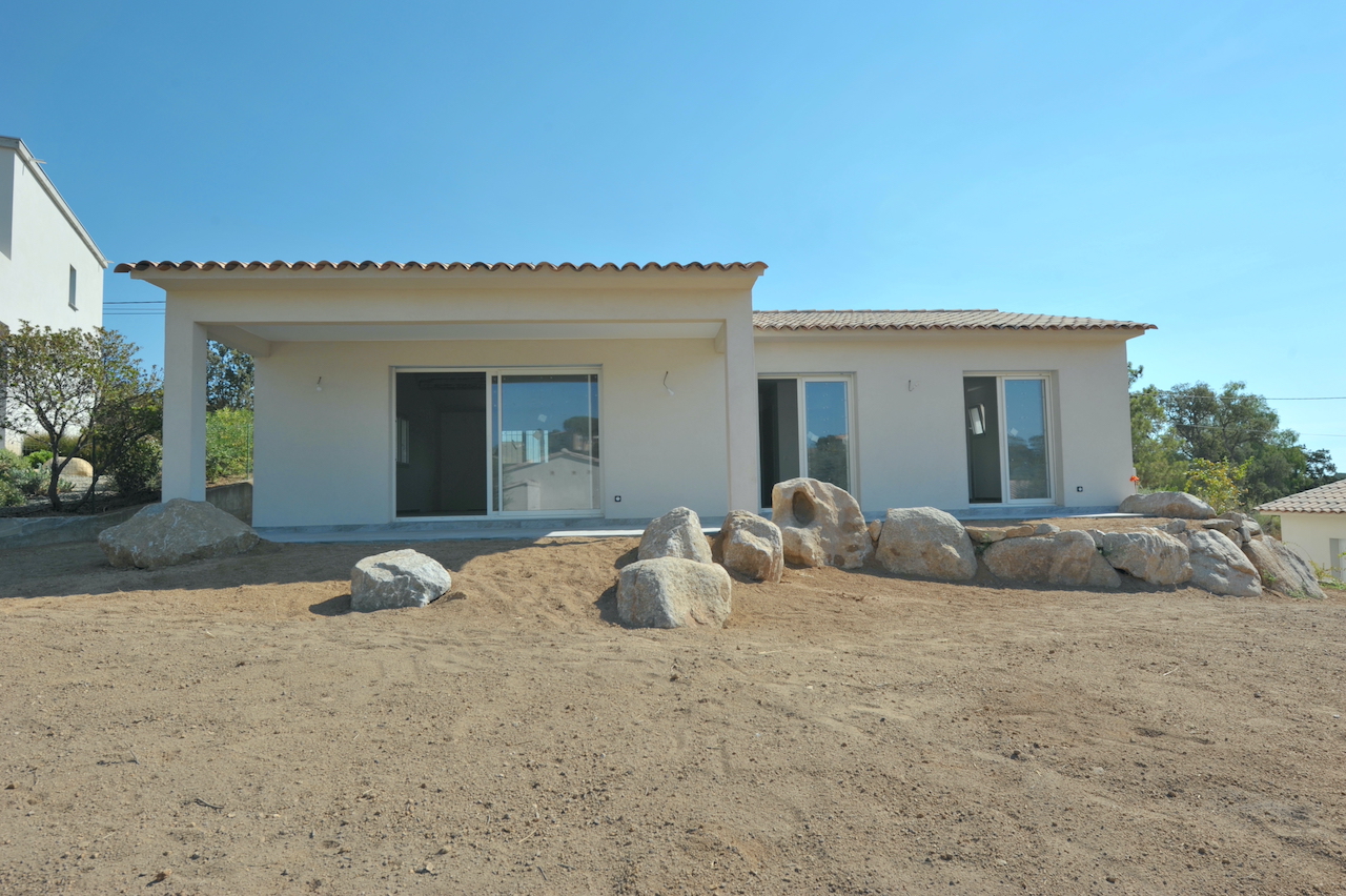 Entre St Cyprien et Pinarello, VILLA T-4 NEUVE avec PISCINE.