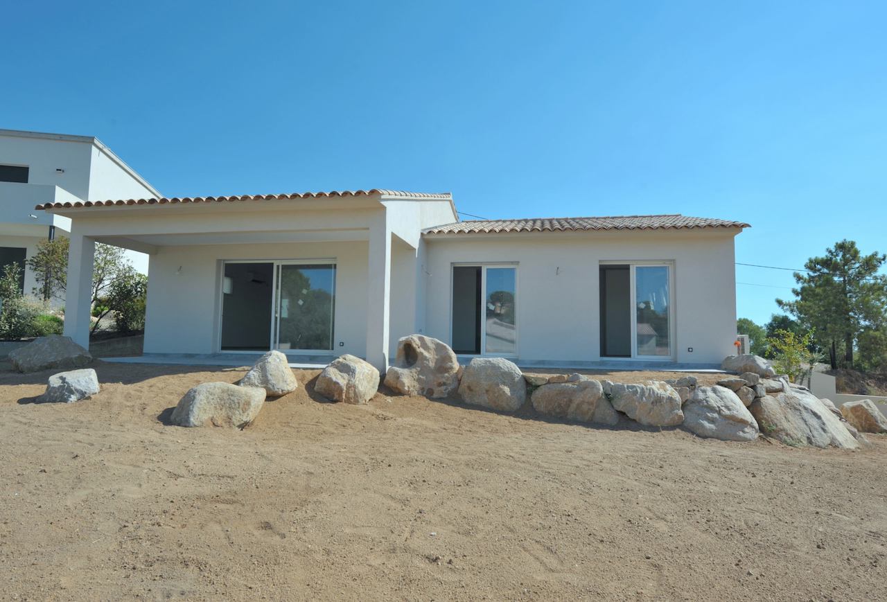 Entre St Cyprien et Pinarello, VILLA T-4 NEUVE avec PISCINE.