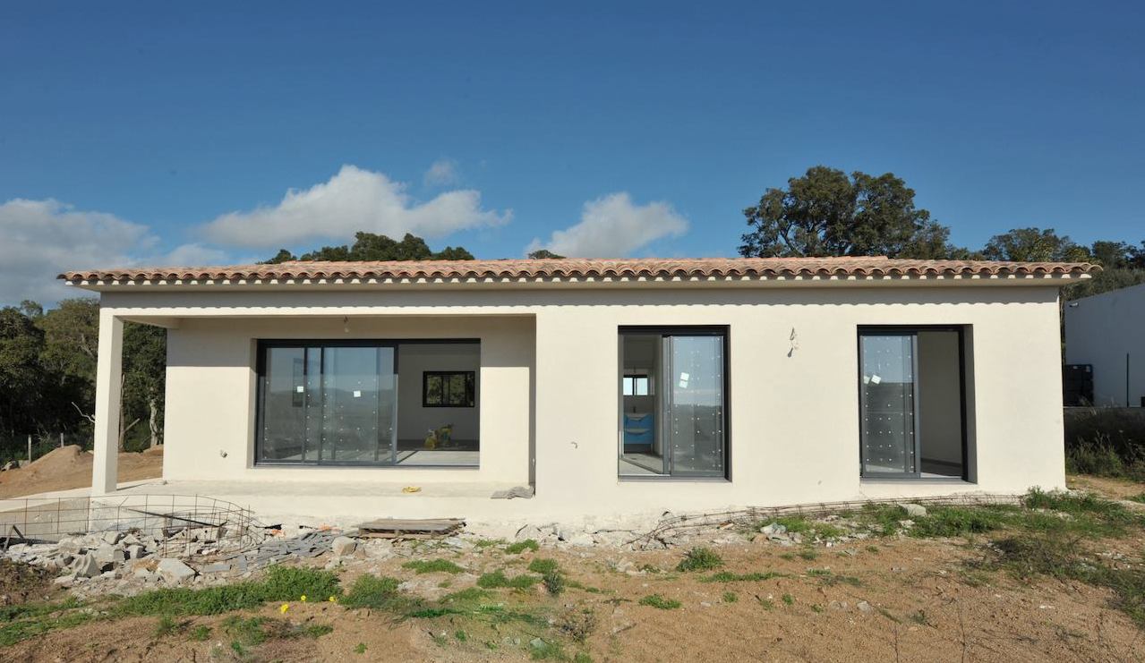 Ste Lucie de porto-Vecchio, à moins de 2 min. de la plage de Fautéa: VILLA T-4 NEUVE de plain-pied et PISCINABLE. Ste Lucie de porto-Vecchio, à moins de 2 min. de la plage de Fautéa: VILLA T-4 NEUVE de plain-pied et PISCINABLE.