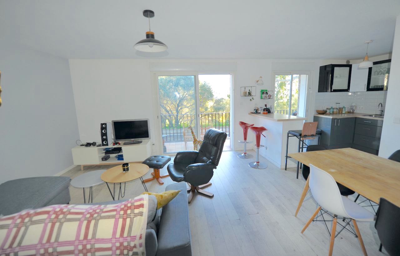 Trinité de Porto-Vecchio: BEL APPARTEMENT T-3 lumineux en PARFAIT ÉTAT. Trinité de Porto-Vecchio: BEL APPARTEMENT T-3 lumineux en PARFAIT ÉTAT.