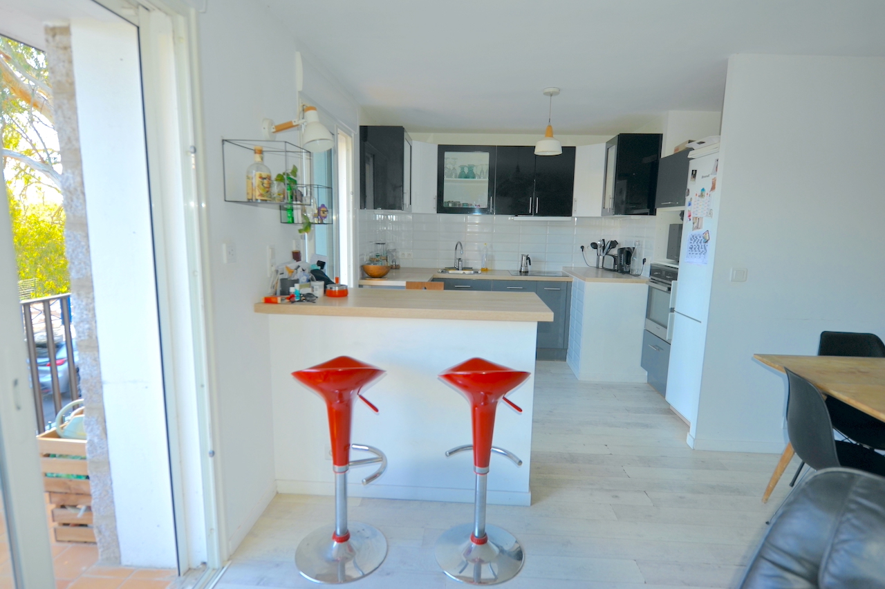 Trinité de Porto-Vecchio: BEL APPARTEMENT T-3 lumineux en PARFAIT ÉTAT. Trinité de Porto-Vecchio: BEL APPARTEMENT T-3 lumineux en PARFAIT ÉTAT.