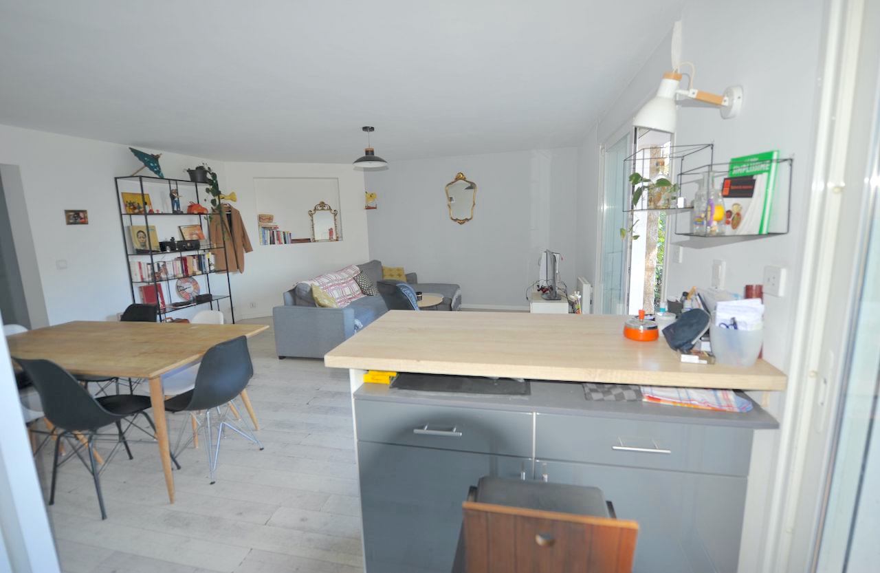 Trinité de Porto-Vecchio: BEL APPARTEMENT T-3 lumineux en PARFAIT ÉTAT. Trinité de Porto-Vecchio: BEL APPARTEMENT T-3 lumineux en PARFAIT ÉTAT.