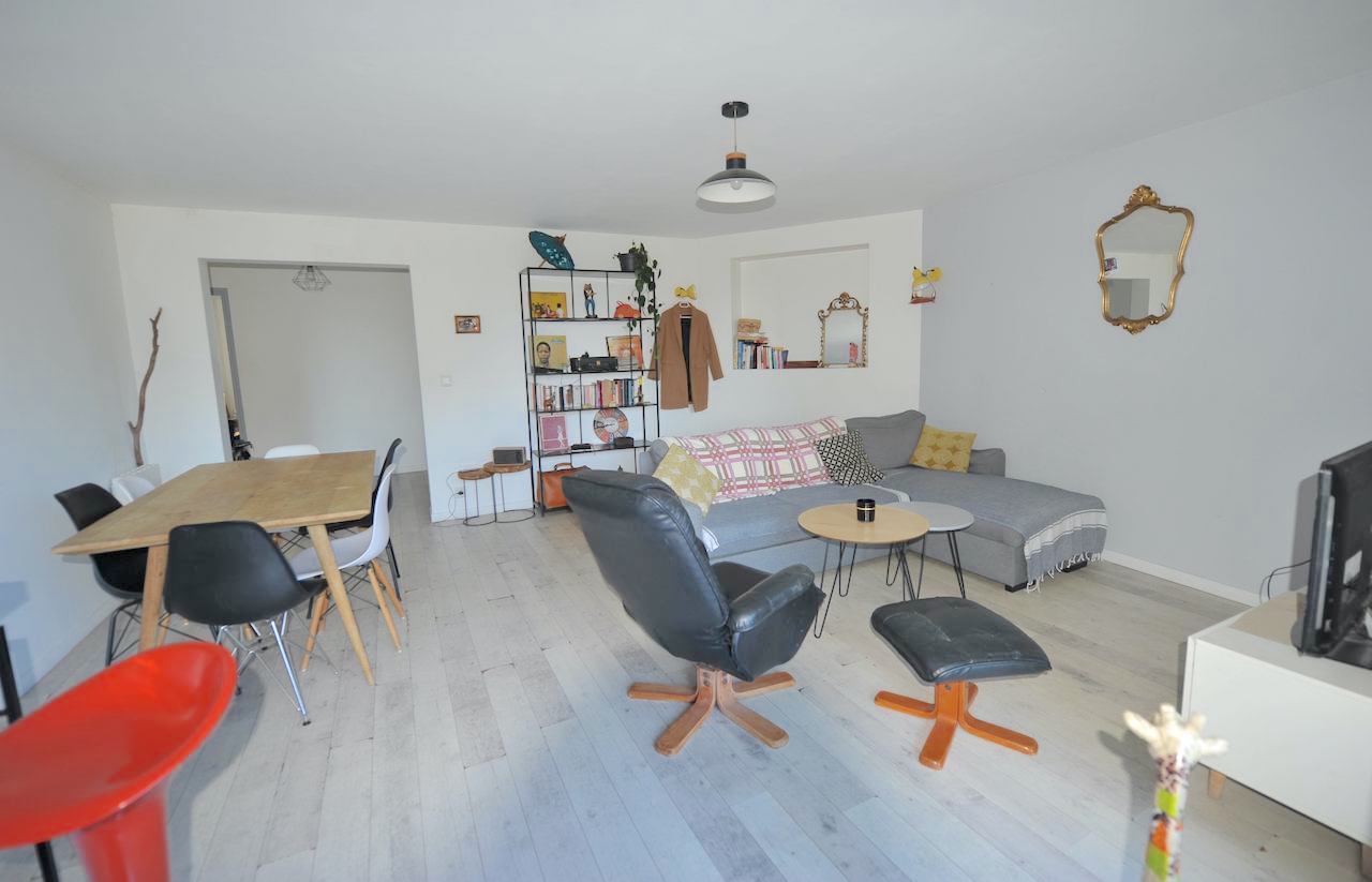 Trinité de Porto-Vecchio: BEL APPARTEMENT T-3 lumineux en PARFAIT ÉTAT. Trinité de Porto-Vecchio: BEL APPARTEMENT T-3 lumineux en PARFAIT ÉTAT.