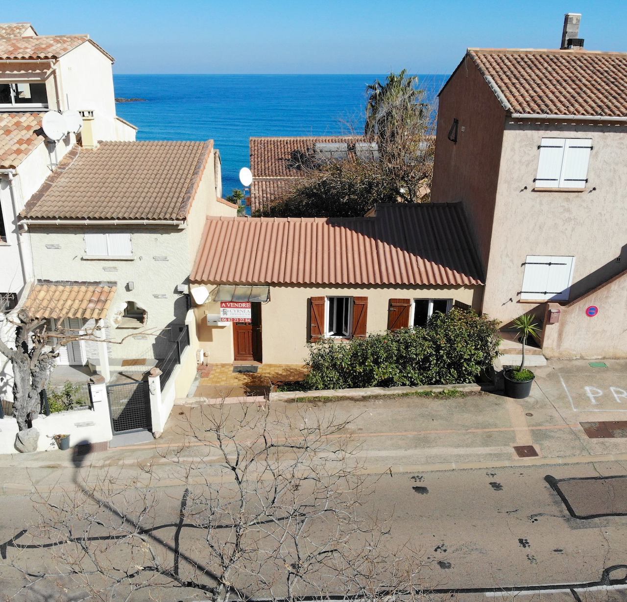 TARCO, Quartier marin du "Vieux Tarco", à moins de 100m. de la plage à pieds : MAISON T-3 avec POSSIBILITÉS D'EXTENSION et SURÉLÉVATION D'UN ÉTAGE AVEC VUE MER. TARCO, Quartier marin du "Vieux Tarco", à moins de 100m. de la plage à pieds : MAISON T-3 avec POSSIBILITÉS D'EXTENSION et SURÉLÉVATION D'UN ÉTAGE AVEC VUE MER.