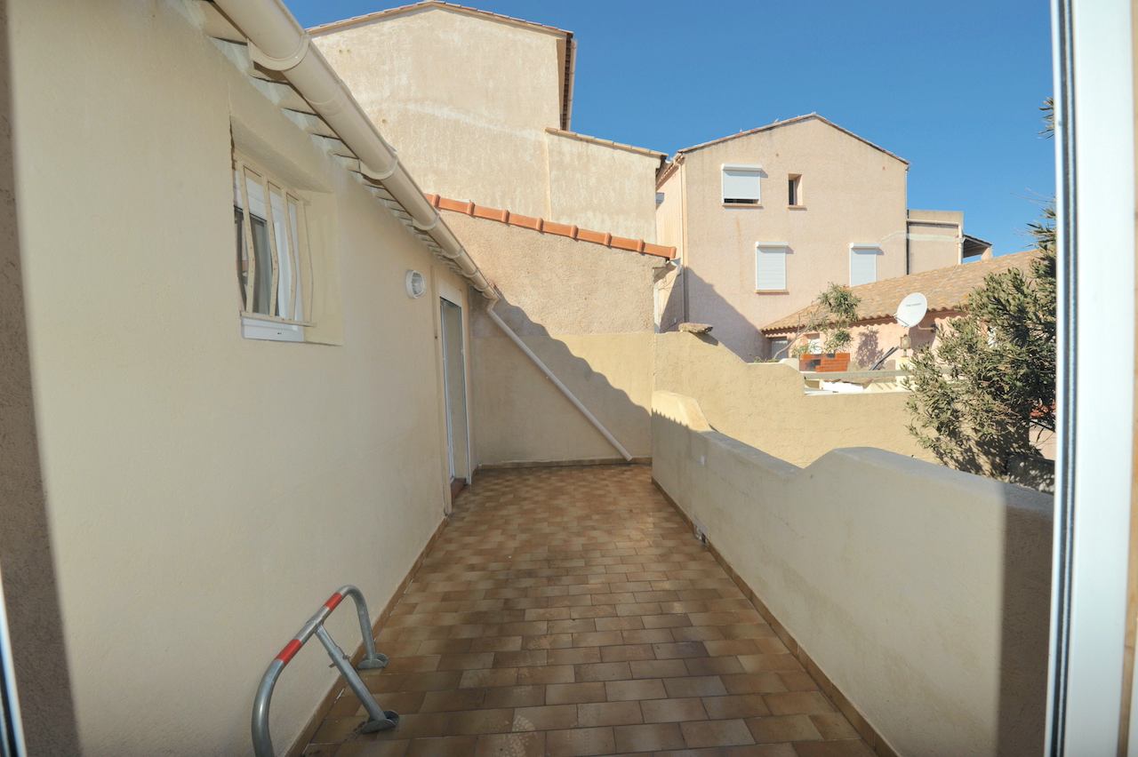 TARCO, Quartier marin du "Vieux Tarco", à moins de 100m. de la plage à pieds : MAISON T-3 avec POSSIBILITÉS D'EXTENSION et SURÉLÉVATION D'UN ÉTAGE AVEC VUE MER. TARCO, Quartier marin du "Vieux Tarco", à moins de 100m. de la plage à pieds : MAISON T-3 avec POSSIBILITÉS D'EXTENSION et SURÉLÉVATION D'UN ÉTAGE AVEC VUE MER.