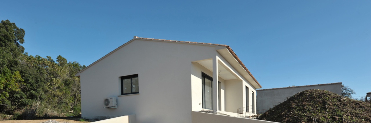 Ste Lucie de porto-Vecchio, à moins de 2 min. de la plage de Fautéa: VILLA T-4 NEUVE de plain-pied + niveau GARAGE. Ste Lucie de porto-Vecchio, à moins de 2 min. de la plage de Fautéa: VILLA T-4 NEUVE de plain-pied + niveau GARAGE.