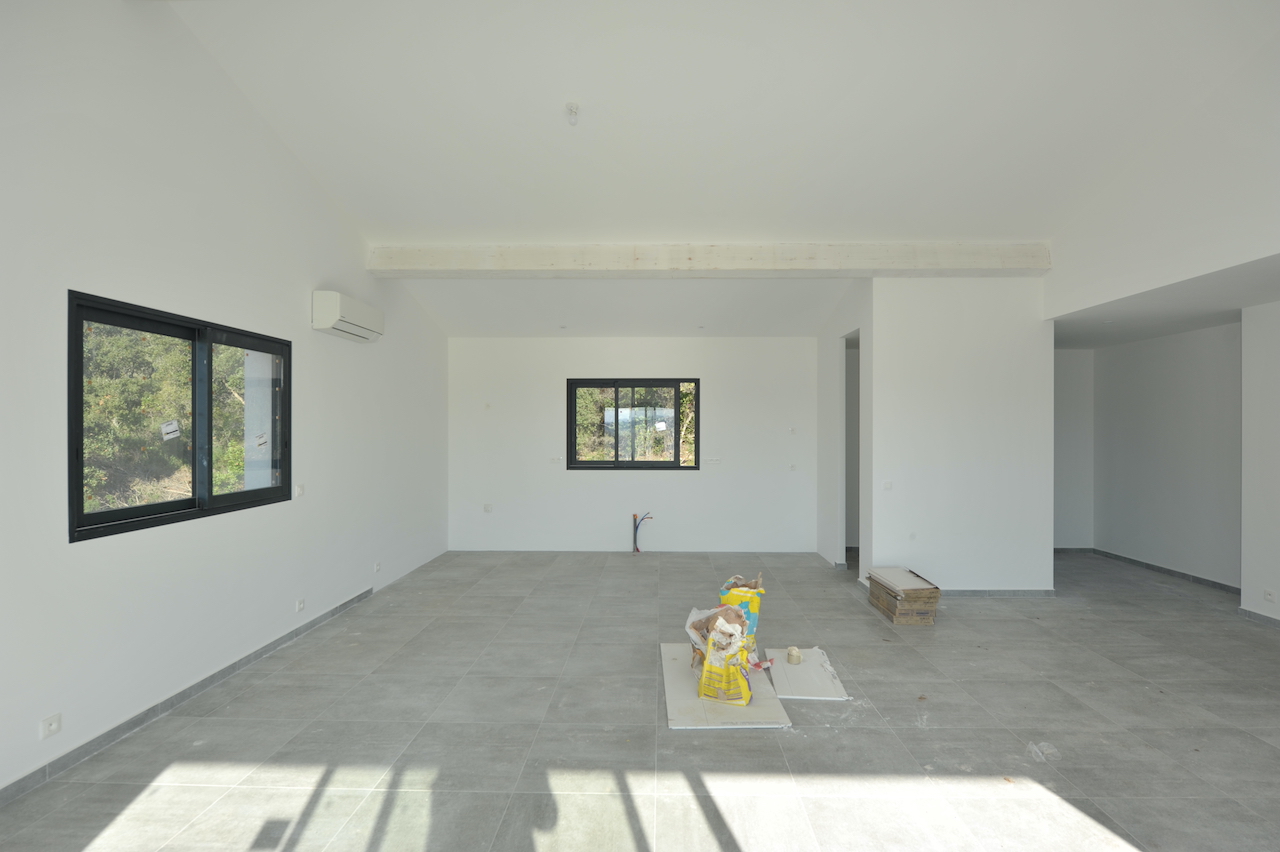 Ste Lucie de porto-Vecchio, à moins de 2 min. de la plage de Fautéa: VILLA T-4 NEUVE de plain-pied + niveau GARAGE. Ste Lucie de porto-Vecchio, à moins de 2 min. de la plage de Fautéa: VILLA T-4 NEUVE de plain-pied + niveau GARAGE.