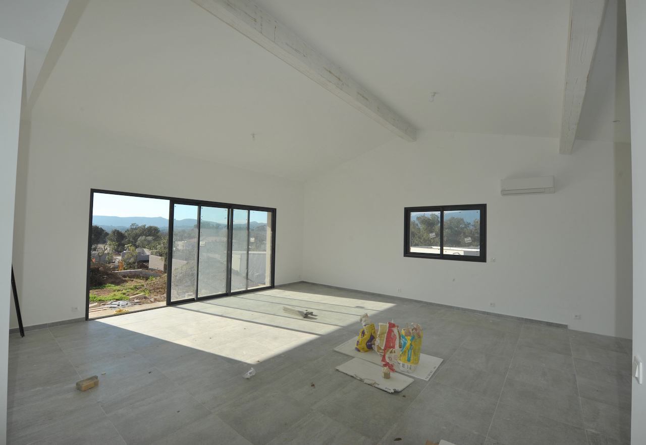 Ste Lucie de porto-Vecchio, à moins de 2 min. de la plage de Fautéa: VILLA T-4 NEUVE de plain-pied + niveau GARAGE. Ste Lucie de porto-Vecchio, à moins de 2 min. de la plage de Fautéa: VILLA T-4 NEUVE de plain-pied + niveau GARAGE.