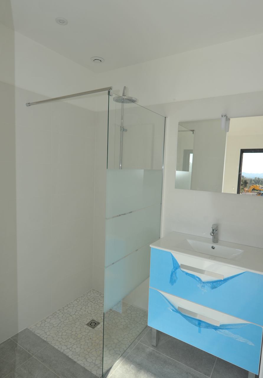 Ste Lucie de porto-Vecchio, à moins de 2 min. de la plage de Fautéa: VILLA T-4 NEUVE de plain-pied + niveau GARAGE. Ste Lucie de porto-Vecchio, à moins de 2 min. de la plage de Fautéa: VILLA T-4 NEUVE de plain-pied + niveau GARAGE.
