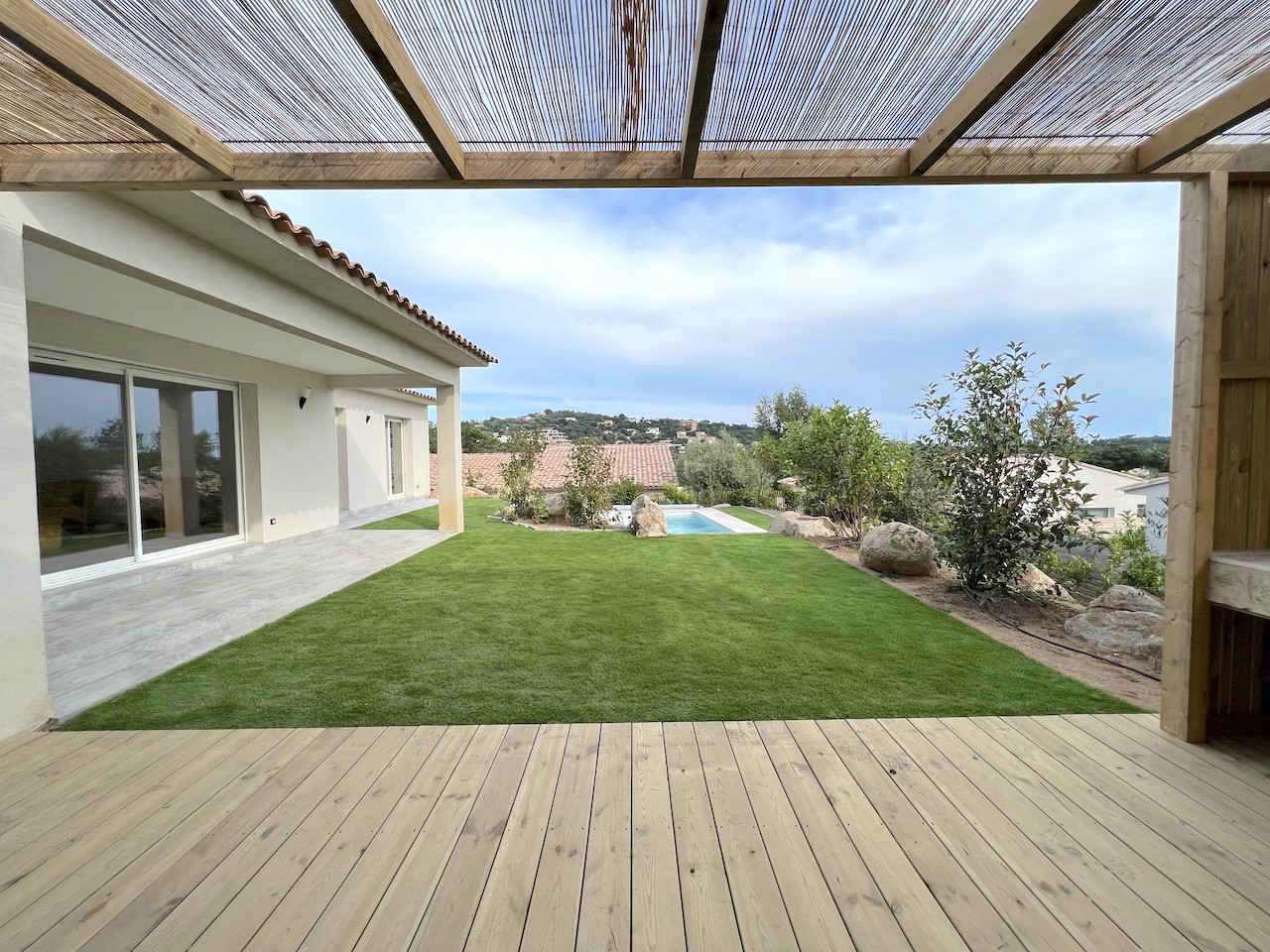 Entre St Cyprien et Pinarello, VILLA T-4 NEUVE avec PISCINE et Cuisine extérieure/Pergola. Entre St Cyprien et Pinarello, VILLA T-4 NEUVE avec PISCINE et Cuisine extérieure/Pergola.