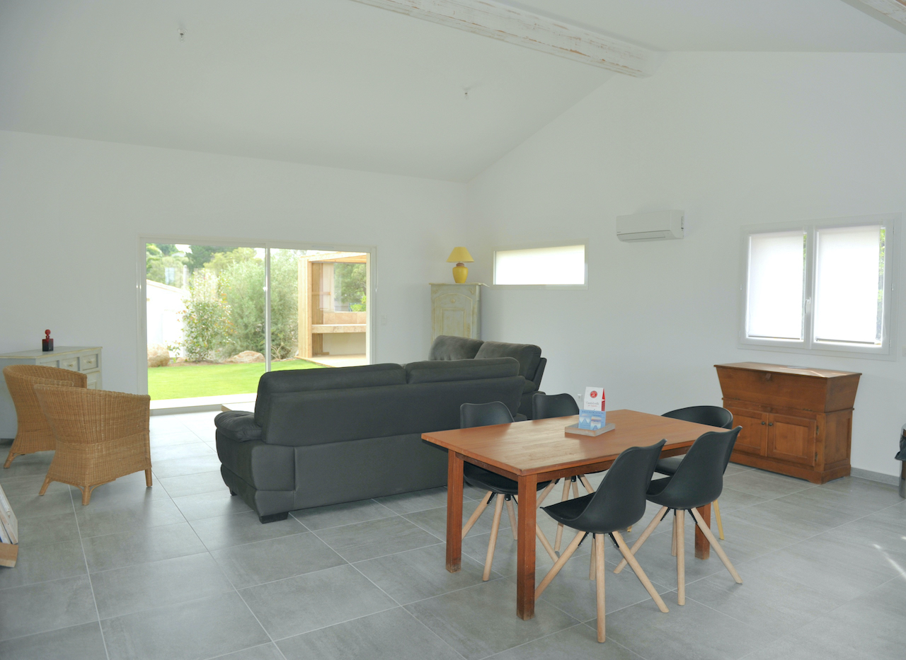 Entre St Cyprien et Pinarello, VILLA T-4 NEUVE avec PISCINE et Cuisine extérieure/Pergola. Entre St Cyprien et Pinarello, VILLA T-4 NEUVE avec PISCINE et Cuisine extérieure/Pergola.