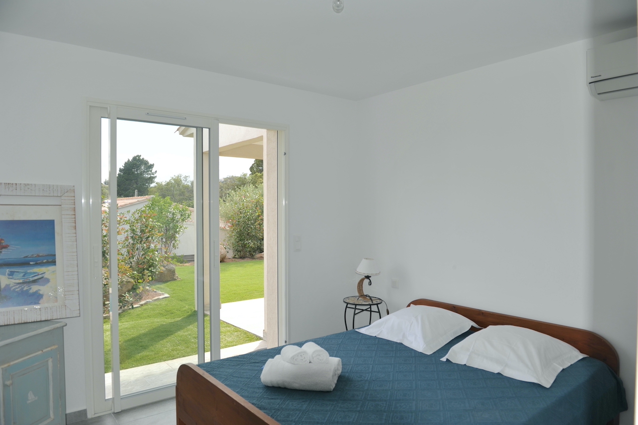 Entre St Cyprien et Pinarello, VILLA T-4 NEUVE avec PISCINE et Cuisine extérieure/Pergola. Entre St Cyprien et Pinarello, VILLA T-4 NEUVE avec PISCINE et Cuisine extérieure/Pergola.