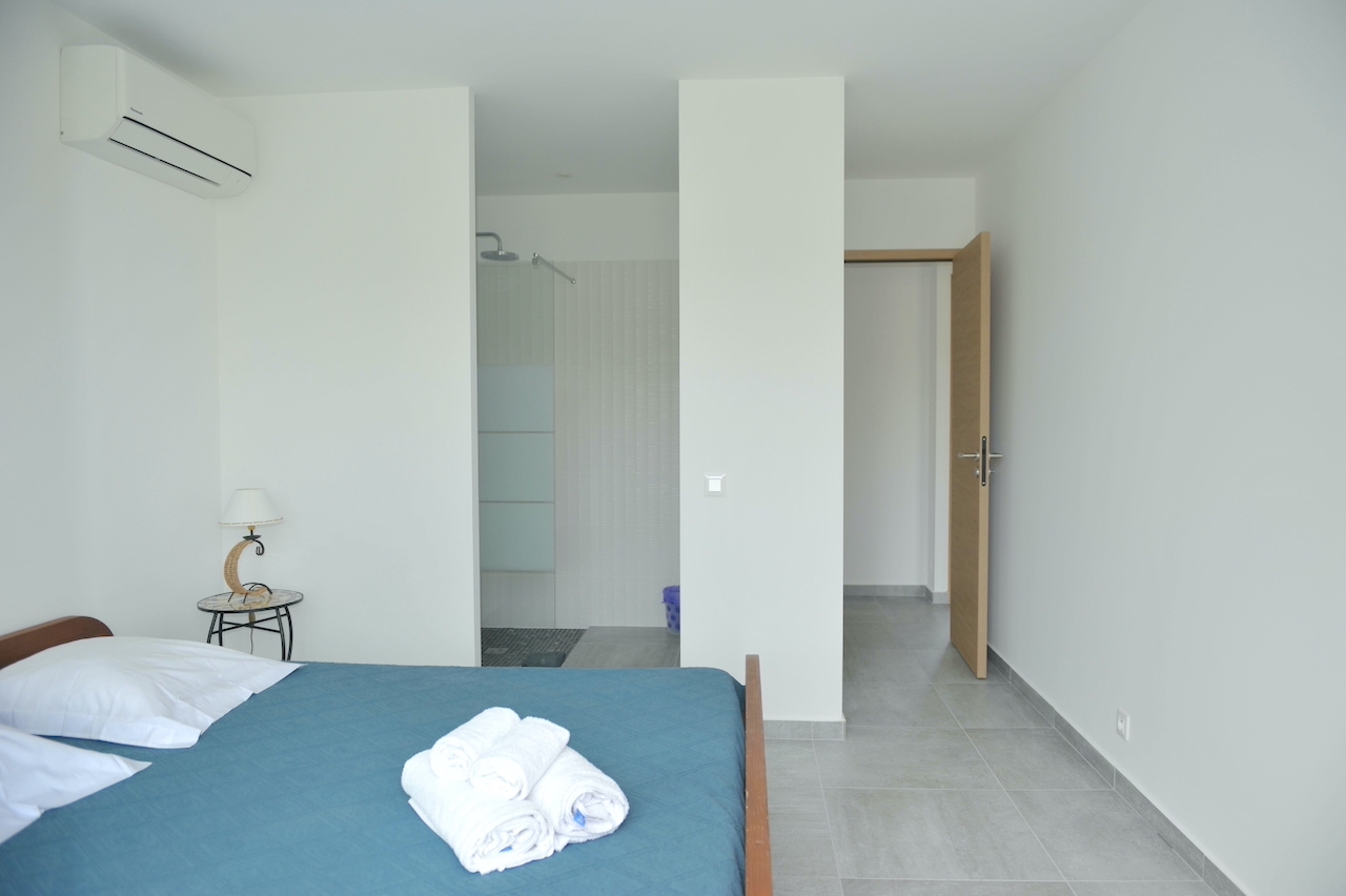 Entre St Cyprien et Pinarello, VILLA T-4 NEUVE avec PISCINE et Cuisine extérieure/Pergola. Entre St Cyprien et Pinarello, VILLA T-4 NEUVE avec PISCINE et Cuisine extérieure/Pergola.
