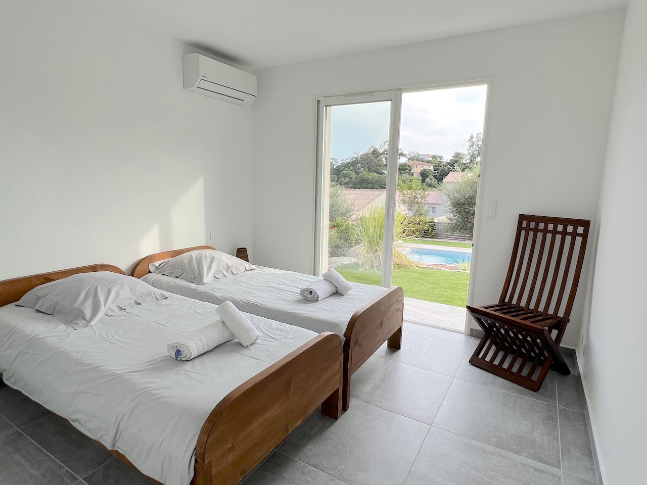 Entre St Cyprien et Pinarello, VILLA T-4 NEUVE avec PISCINE et Cuisine extérieure/Pergola. Entre St Cyprien et Pinarello, VILLA T-4 NEUVE avec PISCINE et Cuisine extérieure/Pergola.