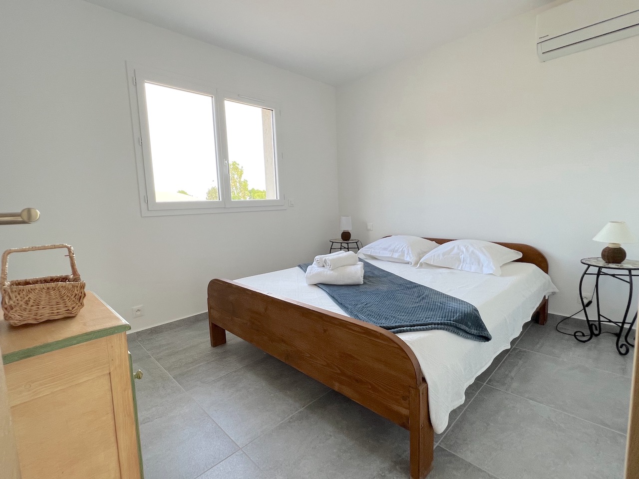Entre St Cyprien et Pinarello, VILLA T-4 NEUVE avec PISCINE et Cuisine extérieure/Pergola. Entre St Cyprien et Pinarello, VILLA T-4 NEUVE avec PISCINE et Cuisine extérieure/Pergola.