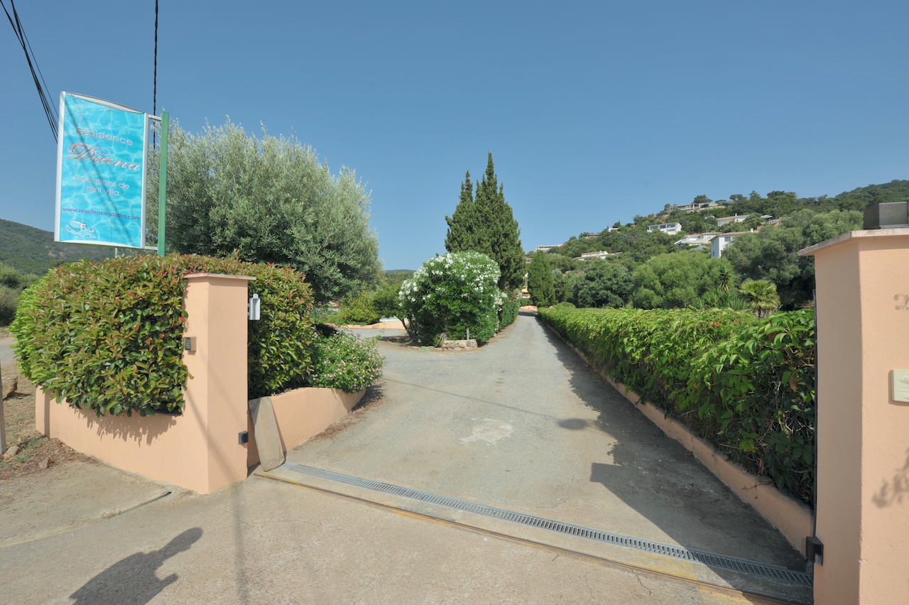 TARCO, à 400 m. de la plage à pied: ENSEMBLE IMMOBILIER composé de 14 BUNGALOWS T-3 , 4 APPARTEMENTS, 1 VILLA, PISCINE 14X7 ET POOL-HOUSE, GARAGES ET PARKING (OPTION POSSIBLE VILLA VUE MER + GARAGE et RESERVE FONCIÈRE). TARCO, à 400 m. de la plage à pied: ENSEMBLE IMMOBILIER composé de 14 BUNGALOWS T-3 , 4 APPARTEMENTS, 1 VILLA, PISCINE 14X7 ET POOL-HOUSE, GARAGES ET PARKING (OPTION POSSIBLE VILLA VUE MER + GARAGE et RESERVE FONCIÈRE).