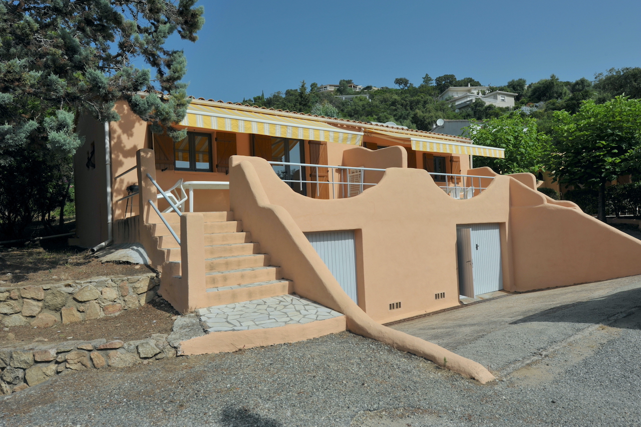 TARCO, à 400 m. de la plage à pied: ENSEMBLE IMMOBILIER composé de 14 BUNGALOWS T-3 , 4 APPARTEMENTS, 1 VILLA, PISCINE 14X7 ET POOL-HOUSE, GARAGES ET PARKING (OPTION POSSIBLE VILLA VUE MER + GARAGE et RESERVE FONCIÈRE). TARCO, à 400 m. de la plage à pied: ENSEMBLE IMMOBILIER composé de 14 BUNGALOWS T-3 , 4 APPARTEMENTS, 1 VILLA, PISCINE 14X7 ET POOL-HOUSE, GARAGES ET PARKING (OPTION POSSIBLE VILLA VUE MER + GARAGE et RESERVE FONCIÈRE).