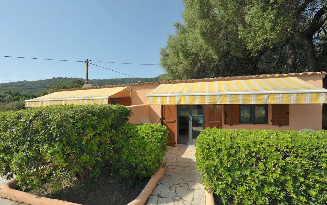 TARCO, à 400 m. de la plage à pied: ENSEMBLE IMMOBILIER composé de 14 BUNGALOWS T-3 , 4 APPARTEMENTS, 1 VILLA, PISCINE 14X7 ET POOL-HOUSE, GARAGES ET PARKING (OPTION POSSIBLE VILLA VUE MER + GARAGE et RESERVE FONCIÈRE). TARCO, à 400 m. de la plage à pied: ENSEMBLE IMMOBILIER composé de 14 BUNGALOWS T-3 , 4 APPARTEMENTS, 1 VILLA, PISCINE 14X7 ET POOL-HOUSE, GARAGES ET PARKING (OPTION POSSIBLE VILLA VUE MER + GARAGE et RESERVE FONCIÈRE).