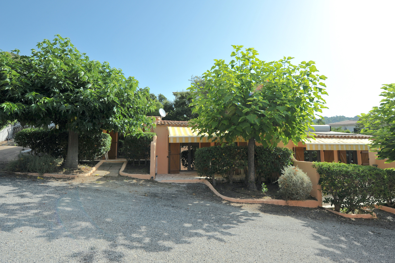 TARCO, à 400 m. de la plage à pied: ENSEMBLE IMMOBILIER composé de 14 BUNGALOWS T-3 , 4 APPARTEMENTS, 1 VILLA, PISCINE 14X7 ET POOL-HOUSE, GARAGES ET PARKING (OPTION POSSIBLE VILLA VUE MER + GARAGE et RESERVE FONCIÈRE). TARCO, à 400 m. de la plage à pied: ENSEMBLE IMMOBILIER composé de 14 BUNGALOWS T-3 , 4 APPARTEMENTS, 1 VILLA, PISCINE 14X7 ET POOL-HOUSE, GARAGES ET PARKING (OPTION POSSIBLE VILLA VUE MER + GARAGE et RESERVE FONCIÈRE).