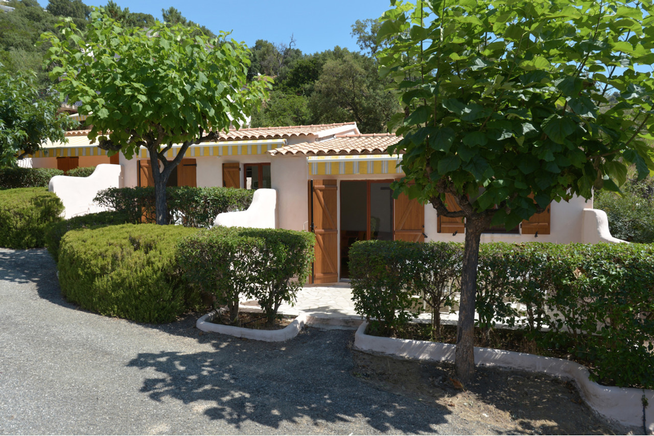 TARCO, à 400 m. de la plage à pied: ENSEMBLE IMMOBILIER composé de 14 BUNGALOWS T-3 , 4 APPARTEMENTS, 1 VILLA, PISCINE 14X7 ET POOL-HOUSE, GARAGES ET PARKING (OPTION POSSIBLE VILLA VUE MER + GARAGE et RESERVE FONCIÈRE). TARCO, à 400 m. de la plage à pied: ENSEMBLE IMMOBILIER composé de 14 BUNGALOWS T-3 , 4 APPARTEMENTS, 1 VILLA, PISCINE 14X7 ET POOL-HOUSE, GARAGES ET PARKING (OPTION POSSIBLE VILLA VUE MER + GARAGE et RESERVE FONCIÈRE).