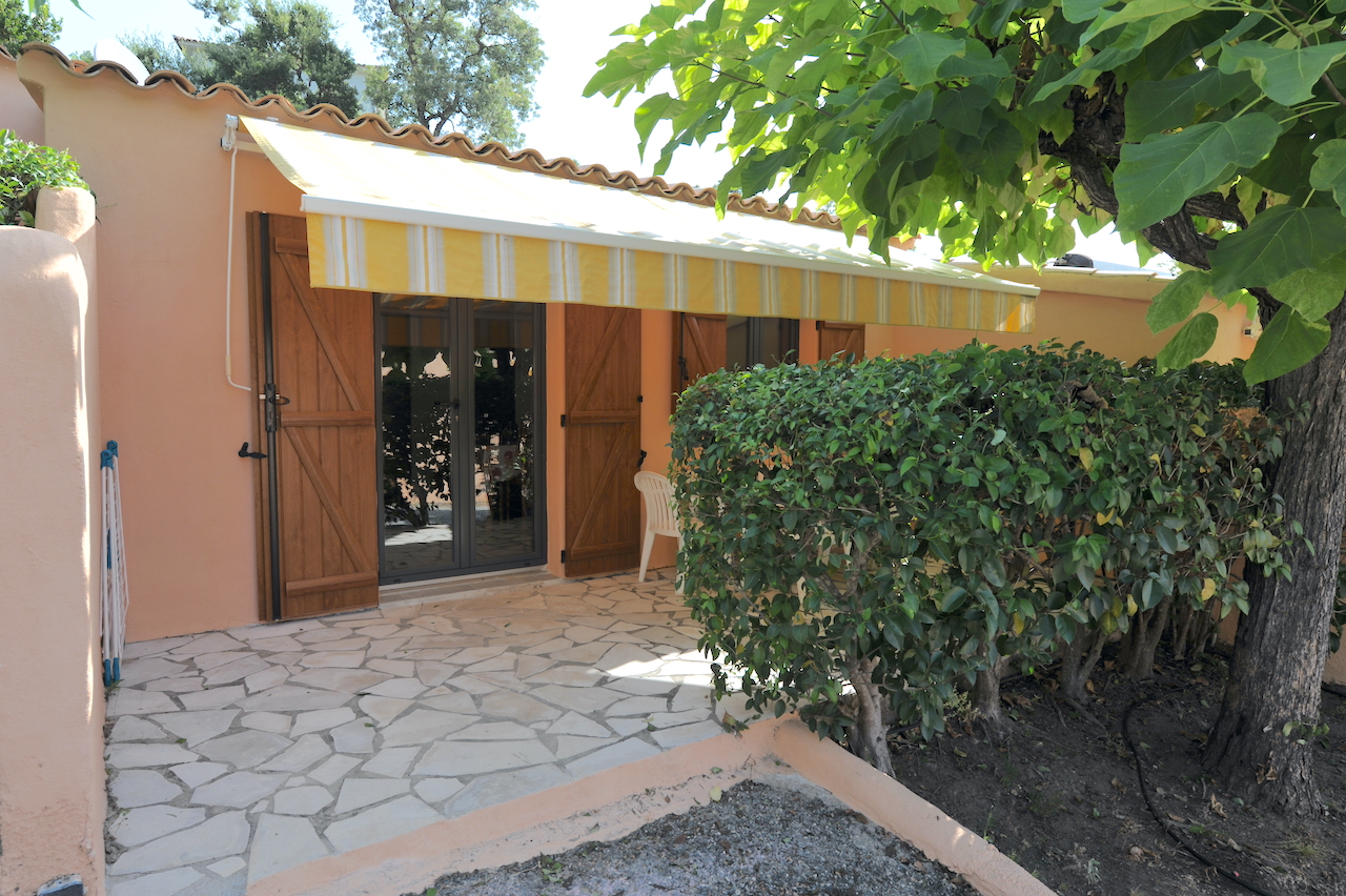 TARCO, à 400 m. de la plage à pied: ENSEMBLE IMMOBILIER composé de 14 BUNGALOWS T-3 , 4 APPARTEMENTS, 1 VILLA, PISCINE 14X7 ET POOL-HOUSE, GARAGES ET PARKING (OPTION POSSIBLE VILLA VUE MER + GARAGE et RESERVE FONCIÈRE). TARCO, à 400 m. de la plage à pied: ENSEMBLE IMMOBILIER composé de 14 BUNGALOWS T-3 , 4 APPARTEMENTS, 1 VILLA, PISCINE 14X7 ET POOL-HOUSE, GARAGES ET PARKING (OPTION POSSIBLE VILLA VUE MER + GARAGE et RESERVE FONCIÈRE).
