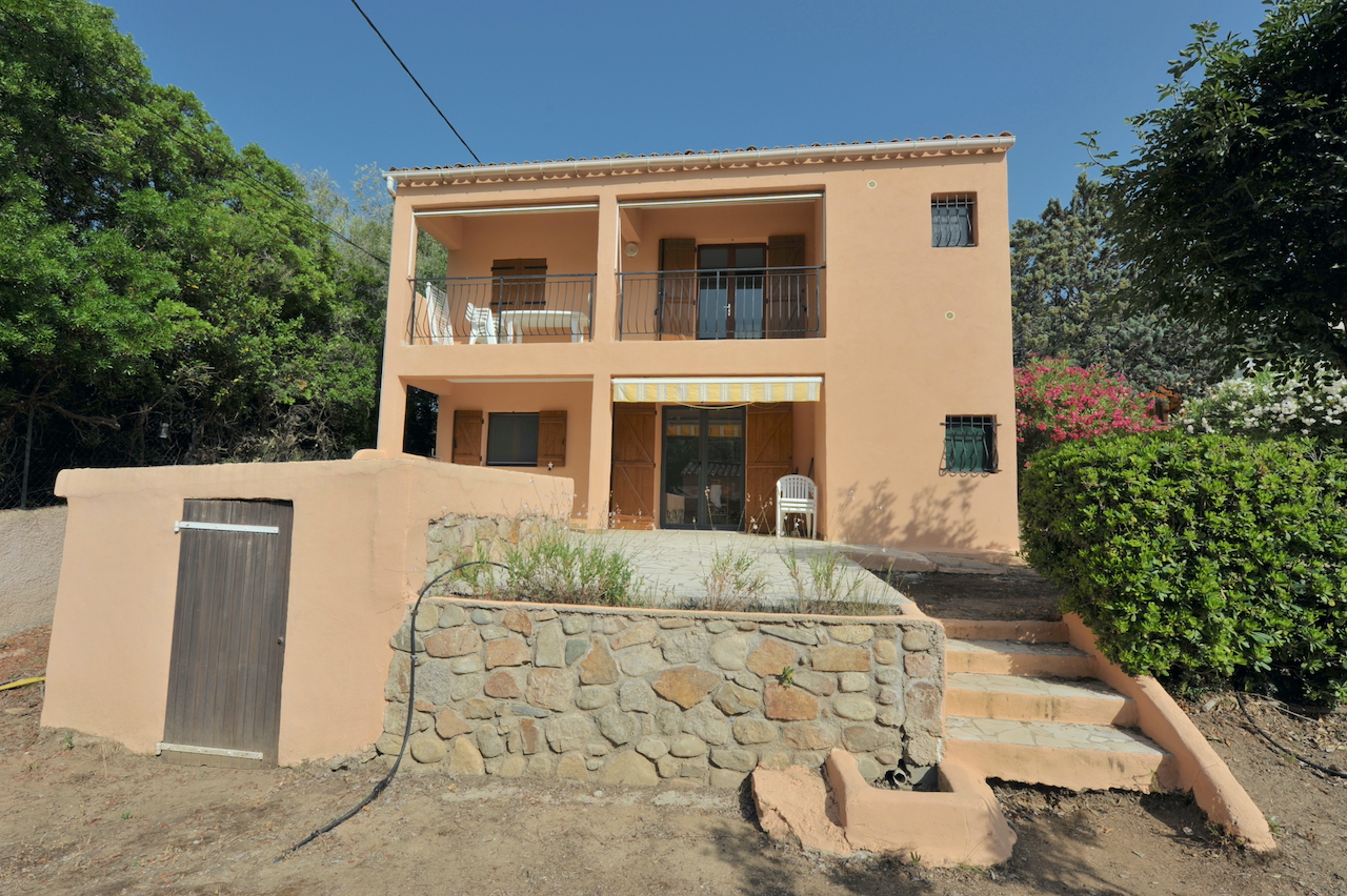 TARCO, à 400 m. de la plage à pied: ENSEMBLE IMMOBILIER composé de 14 BUNGALOWS T-3 , 4 APPARTEMENTS, 1 VILLA, PISCINE 14X7 ET POOL-HOUSE, GARAGES ET PARKING (OPTION POSSIBLE VILLA VUE MER + GARAGE et RESERVE FONCIÈRE). TARCO, à 400 m. de la plage à pied: ENSEMBLE IMMOBILIER composé de 14 BUNGALOWS T-3 , 4 APPARTEMENTS, 1 VILLA, PISCINE 14X7 ET POOL-HOUSE, GARAGES ET PARKING (OPTION POSSIBLE VILLA VUE MER + GARAGE et RESERVE FONCIÈRE).