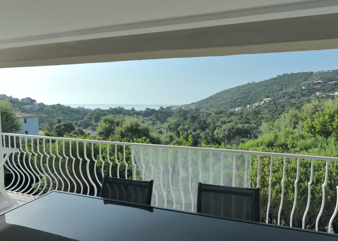 TARCO, à 400 m. de la plage à pied: ENSEMBLE IMMOBILIER composé de 14 BUNGALOWS T-3 , 4 APPARTEMENTS, 1 VILLA, PISCINE 14X7 ET POOL-HOUSE, GARAGES ET PARKING (OPTION POSSIBLE VILLA VUE MER + GARAGE et RESERVE FONCIÈRE). TARCO, à 400 m. de la plage à pied: ENSEMBLE IMMOBILIER composé de 14 BUNGALOWS T-3 , 4 APPARTEMENTS, 1 VILLA, PISCINE 14X7 ET POOL-HOUSE, GARAGES ET PARKING (OPTION POSSIBLE VILLA VUE MER + GARAGE et RESERVE FONCIÈRE).