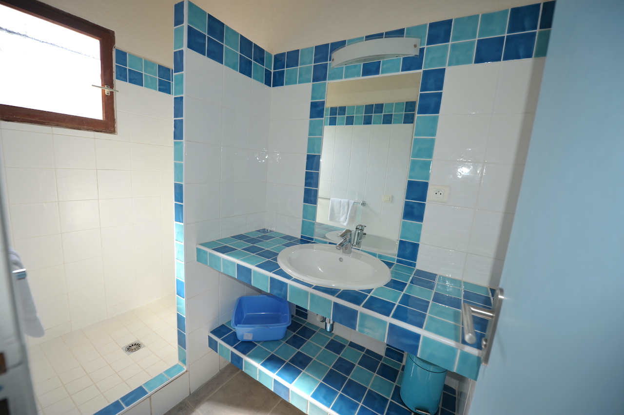 TARCO, à 400 m. de la plage à pied: ENSEMBLE IMMOBILIER composé de 14 BUNGALOWS T-3 , 4 APPARTEMENTS, 1 VILLA, PISCINE 14X7 ET POOL-HOUSE, GARAGES ET PARKING (OPTION POSSIBLE VILLA VUE MER + GARAGE et RESERVE FONCIÈRE). TARCO, à 400 m. de la plage à pied: ENSEMBLE IMMOBILIER composé de 14 BUNGALOWS T-3 , 4 APPARTEMENTS, 1 VILLA, PISCINE 14X7 ET POOL-HOUSE, GARAGES ET PARKING (OPTION POSSIBLE VILLA VUE MER + GARAGE et RESERVE FONCIÈRE).