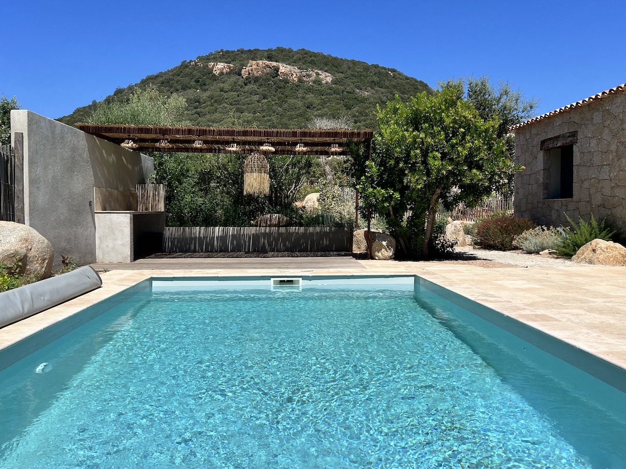 Idéalement placée entre St Cyprien et Pinarello, BERGERIE T-3 NEUVE avec PISCINE et CUISINE d'ÉTÉ sur terrain paysagé (POSSIBILITÉ T-4: ANNEXE CHAMBRE SUPPLÉMENTAIRE). Idéalement placée entre St Cyprien et Pinarello, BERGERIE T-3 NEUVE avec PISCINE et CUISINE d'ÉTÉ sur terrain paysagé (POSSIBILITÉ T-4: ANNEXE CHAMBRE SUPPLÉMENTAIRE).