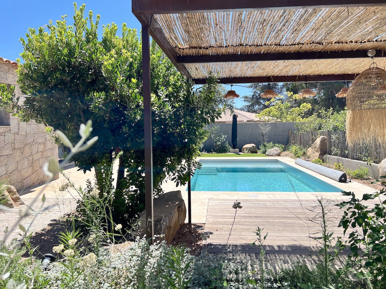Idéalement placée entre St Cyprien et Pinarello, BERGERIE T-3 NEUVE avec PISCINE et CUISINE d'ÉTÉ sur terrain paysagé (POSSIBILITÉ T-4: ANNEXE CHAMBRE SUPPLÉMENTAIRE). Idéalement placée entre St Cyprien et Pinarello, BERGERIE T-3 NEUVE avec PISCINE et CUISINE d'ÉTÉ sur terrain paysagé (POSSIBILITÉ T-4: ANNEXE CHAMBRE SUPPLÉMENTAIRE).