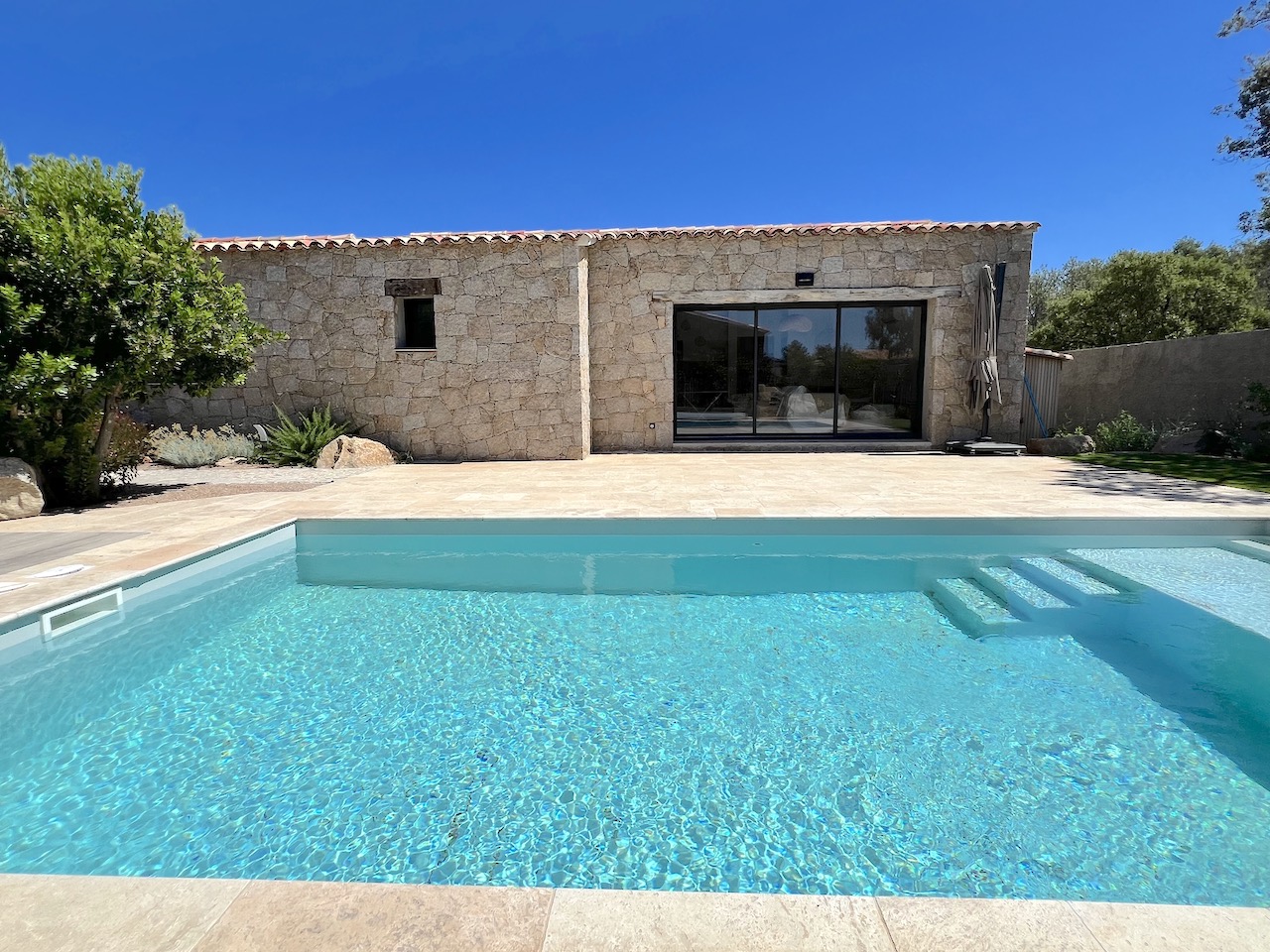 Idéalement placée entre St Cyprien et Pinarello, BERGERIE T-3 NEUVE avec PISCINE et CUISINE d'ÉTÉ sur terrain paysagé (POSSIBILITÉ T-4: ANNEXE CHAMBRE SUPPLÉMENTAIRE). Idéalement placée entre St Cyprien et Pinarello, BERGERIE T-3 NEUVE avec PISCINE et CUISINE d'ÉTÉ sur terrain paysagé (POSSIBILITÉ T-4: ANNEXE CHAMBRE SUPPLÉMENTAIRE).