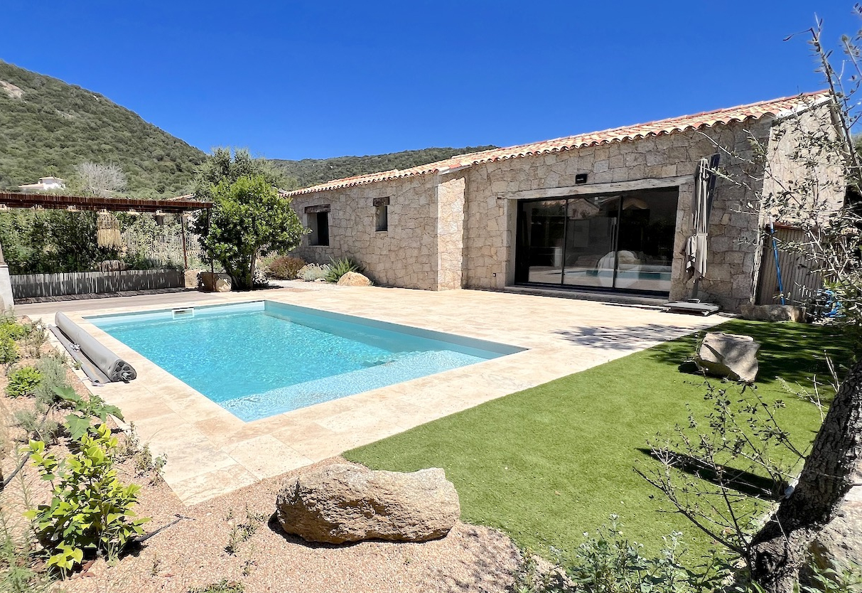 Idéalement placée entre St Cyprien et Pinarello, BERGERIE T-3 NEUVE avec PISCINE et CUISINE d'ÉTÉ sur terrain paysagé (POSSIBILITÉ T-4: ANNEXE CHAMBRE SUPPLÉMENTAIRE). Idéalement placée entre St Cyprien et Pinarello, BERGERIE T-3 NEUVE avec PISCINE et CUISINE d'ÉTÉ sur terrain paysagé (POSSIBILITÉ T-4: ANNEXE CHAMBRE SUPPLÉMENTAIRE).