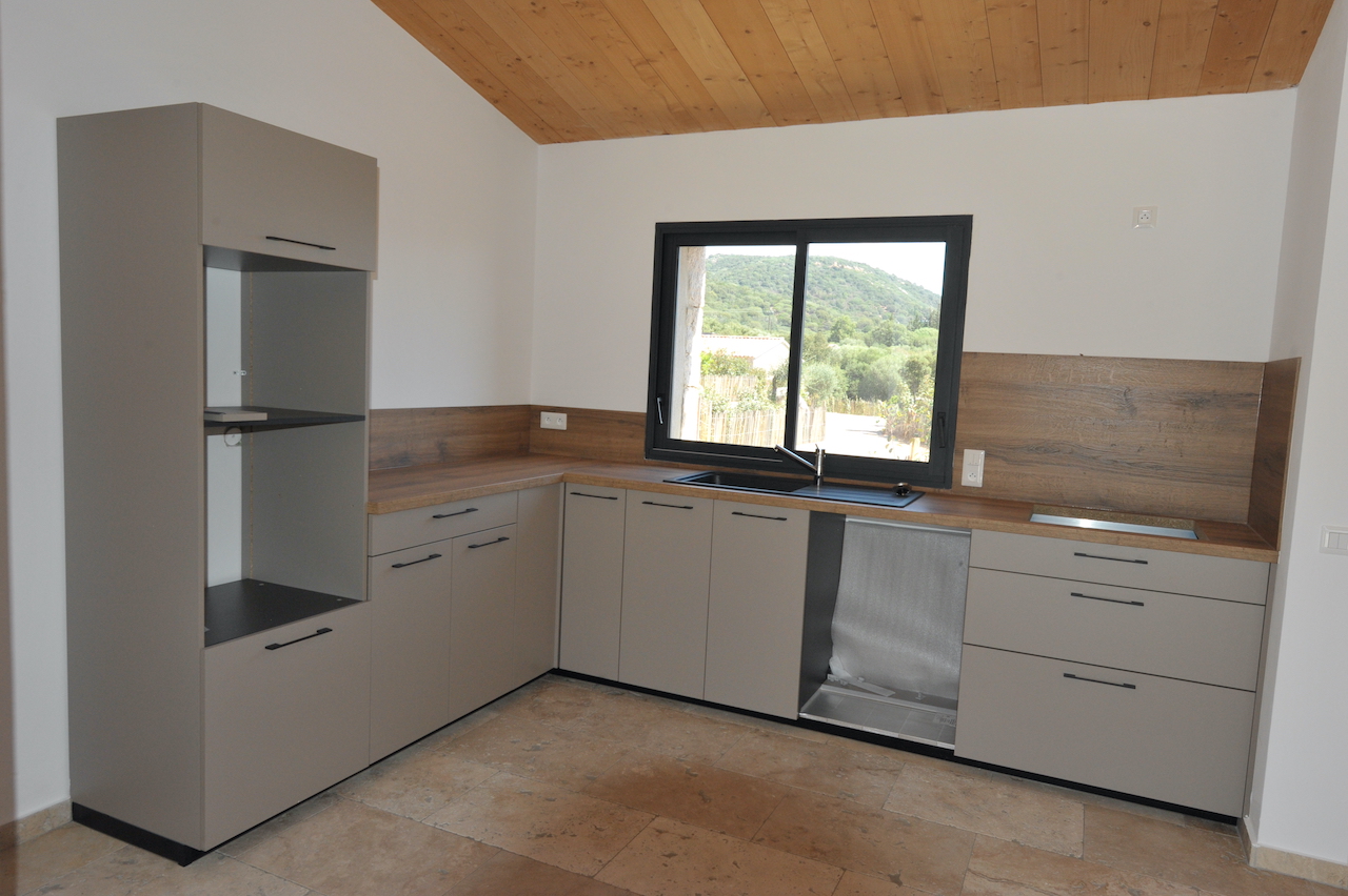 Idéalement placée entre St Cyprien et Pinarello, BERGERIE T-3 NEUVE avec PISCINE et CUISINE d'ÉTÉ sur terrain paysagé (POSSIBILITÉ T-4: ANNEXE CHAMBRE SUPPLÉMENTAIRE). Idéalement placée entre St Cyprien et Pinarello, BERGERIE T-3 NEUVE avec PISCINE et CUISINE d'ÉTÉ sur terrain paysagé (POSSIBILITÉ T-4: ANNEXE CHAMBRE SUPPLÉMENTAIRE).