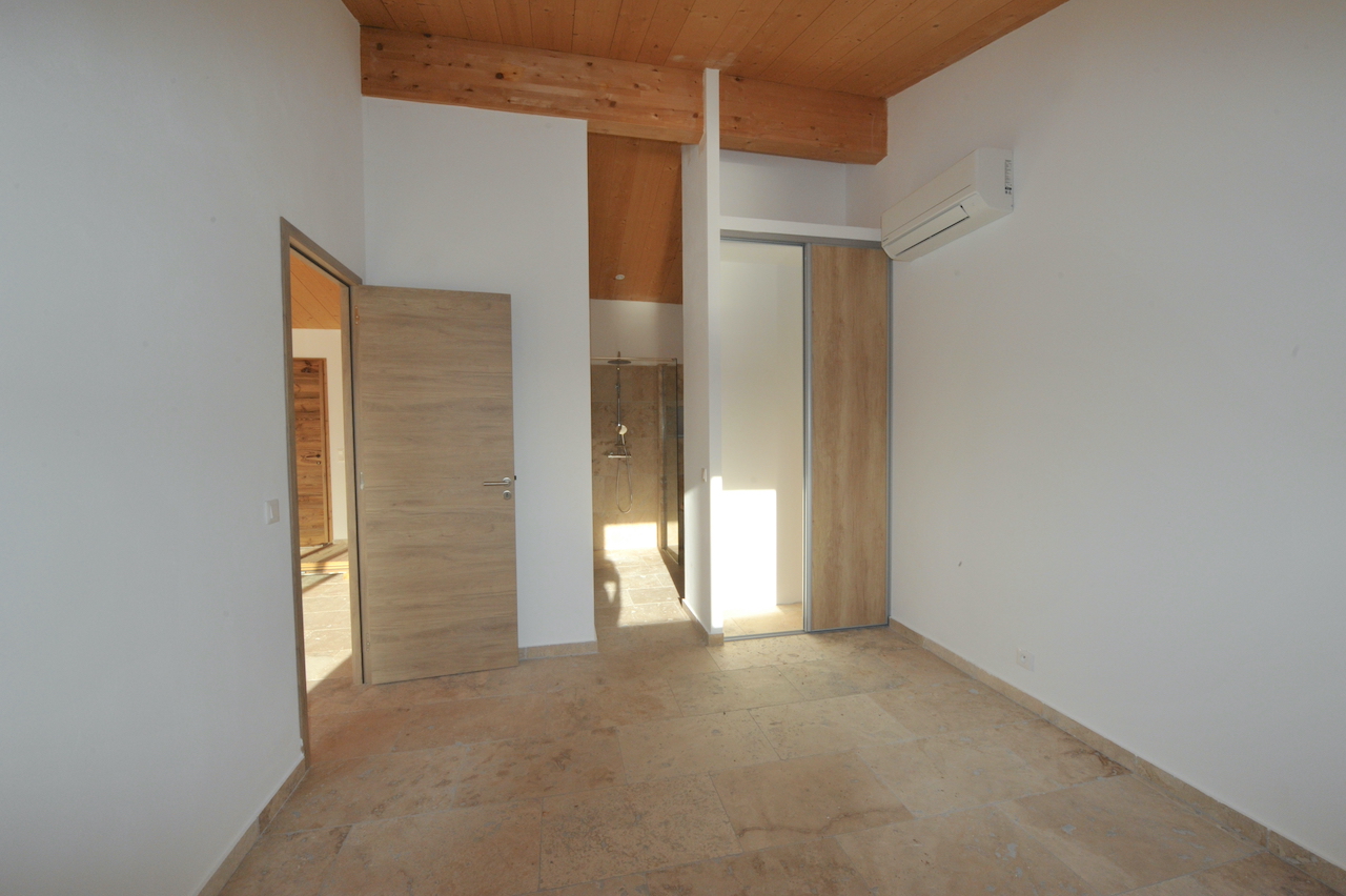 Idéalement placée entre St Cyprien et Pinarello, BERGERIE T-3 NEUVE avec PISCINE et CUISINE d'ÉTÉ sur terrain paysagé (POSSIBILITÉ T-4: ANNEXE CHAMBRE SUPPLÉMENTAIRE). Idéalement placée entre St Cyprien et Pinarello, BERGERIE T-3 NEUVE avec PISCINE et CUISINE d'ÉTÉ sur terrain paysagé (POSSIBILITÉ T-4: ANNEXE CHAMBRE SUPPLÉMENTAIRE).