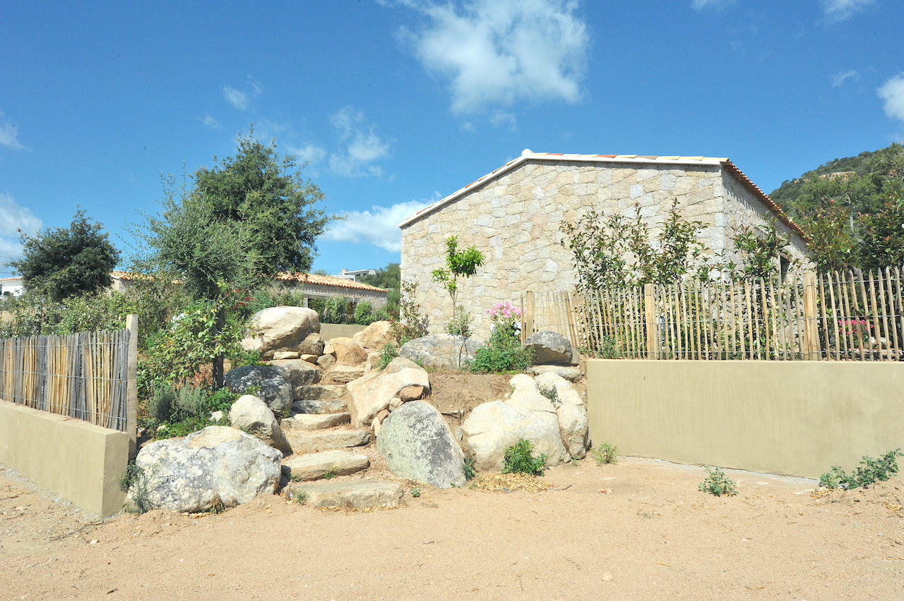 Idéalement placée entre St Cyprien et Pinarello, BERGERIE T-3 NEUVE avec PISCINE et CUISINE d'ÉTÉ sur terrain paysagé (POSSIBILITÉ T-4: ANNEXE CHAMBRE SUPPLÉMENTAIRE). Idéalement placée entre St Cyprien et Pinarello, BERGERIE T-3 NEUVE avec PISCINE et CUISINE d'ÉTÉ sur terrain paysagé (POSSIBILITÉ T-4: ANNEXE CHAMBRE SUPPLÉMENTAIRE).