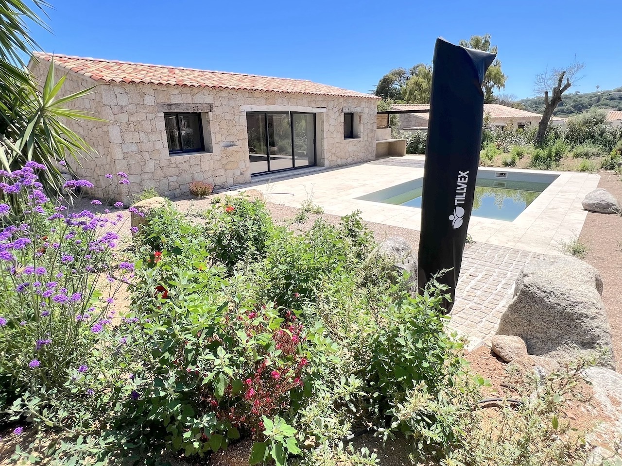 Idéalement placée entre St Cyprien et Pinarello, BERGERIE T-3 NEUVE avec PISCINE et CUISINE d'ÉTÉ sur terrain paysagé (POSSIBILITÉ T-4: ANNEXE CHAMBRE SUPPLÉMENTAIRE). Idéalement placée entre St Cyprien et Pinarello, BERGERIE T-3 NEUVE avec PISCINE et CUISINE d'ÉTÉ sur terrain paysagé (POSSIBILITÉ T-4: ANNEXE CHAMBRE SUPPLÉMENTAIRE).