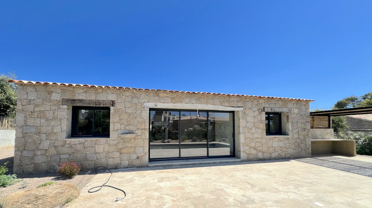Idéalement placée entre St Cyprien et Pinarello, BERGERIE T-3 NEUVE avec PISCINE et CUISINE d'ÉTÉ sur terrain paysagé (POSSIBILITÉ T-4: ANNEXE CHAMBRE SUPPLÉMENTAIRE). Idéalement placée entre St Cyprien et Pinarello, BERGERIE T-3 NEUVE avec PISCINE et CUISINE d'ÉTÉ sur terrain paysagé (POSSIBILITÉ T-4: ANNEXE CHAMBRE SUPPLÉMENTAIRE).