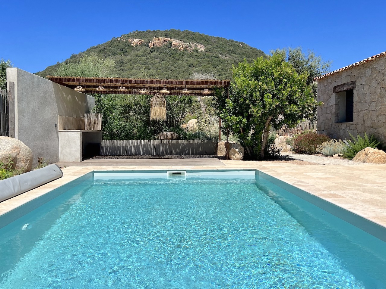 Idéalement placée entre St Cyprien et Pinarello, BERGERIE T-3 NEUVE avec PISCINE et CUISINE d'ÉTÉ sur terrain paysagé (POSSIBILITÉ T-4: ANNEXE CHAMBRE SUPPLÉMENTAIRE). Idéalement placée entre St Cyprien et Pinarello, BERGERIE T-3 NEUVE avec PISCINE et CUISINE d'ÉTÉ sur terrain paysagé (POSSIBILITÉ T-4: ANNEXE CHAMBRE SUPPLÉMENTAIRE).