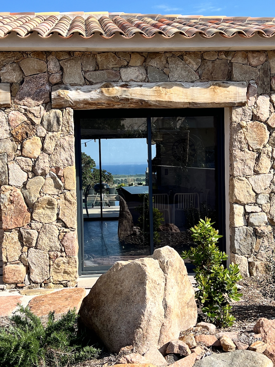 SOLENZARA: BERGERIE T-4 NEUVE AVEC PISCINE, VUE MER PANORAMIQUE. SOLENZARA: BERGERIE T-4 NEUVE AVEC PISCINE, VUE MER PANORAMIQUE.