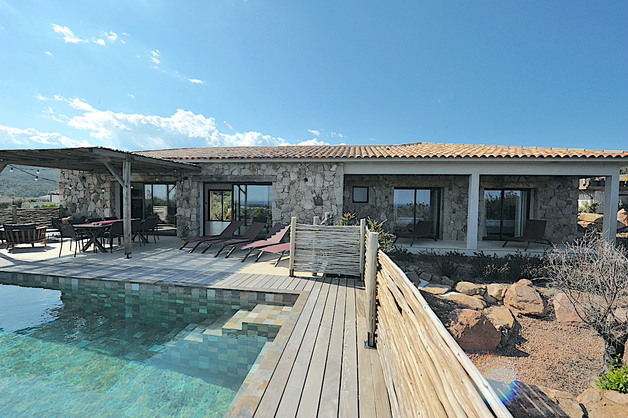 SOLENZARA: BERGERIE T-4 NEUVE AVEC PISCINE, VUE MER PANORAMIQUE. SOLENZARA: BERGERIE T-4 NEUVE AVEC PISCINE, VUE MER PANORAMIQUE.