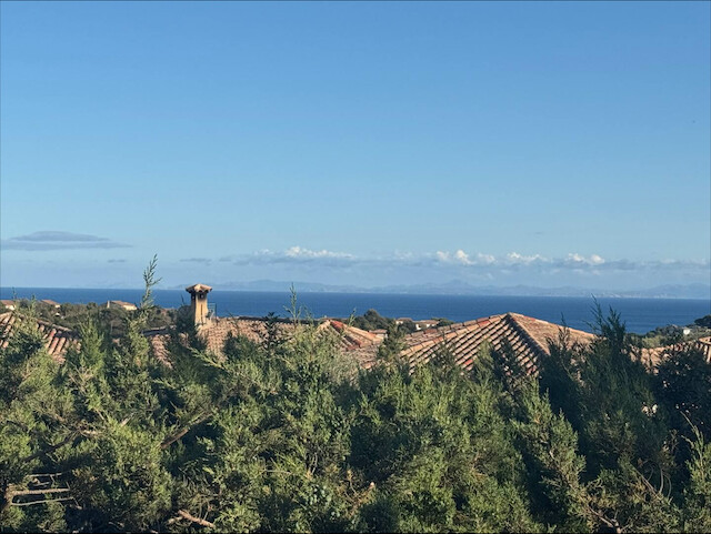 Dominant les plages de Santa Giulia et Palombaggia: BERGERIE RÉNOVÉE VUE MER entièrement meublée et équipée avec TERRASSE/PERGOLA et PISCINE, DOUBLE CARPORT.